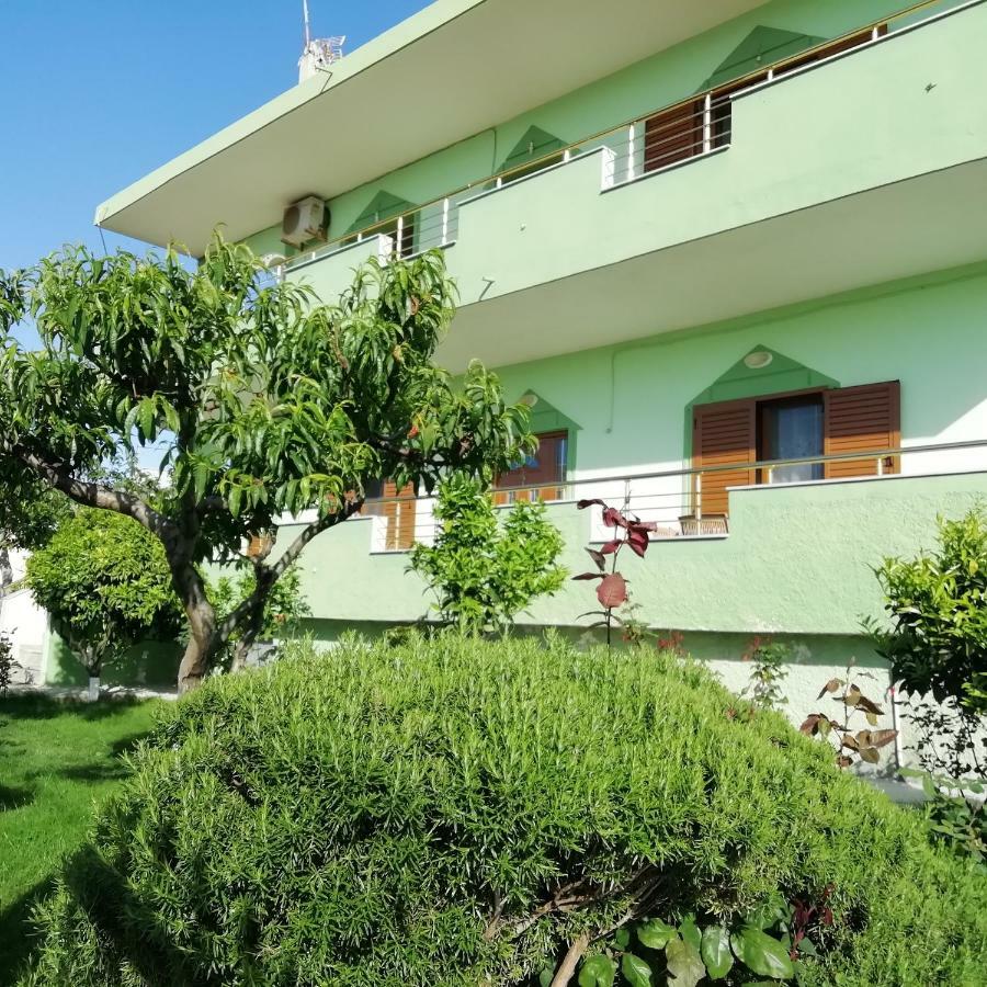 Jonny Guesthouse Ksamil Exterior foto
