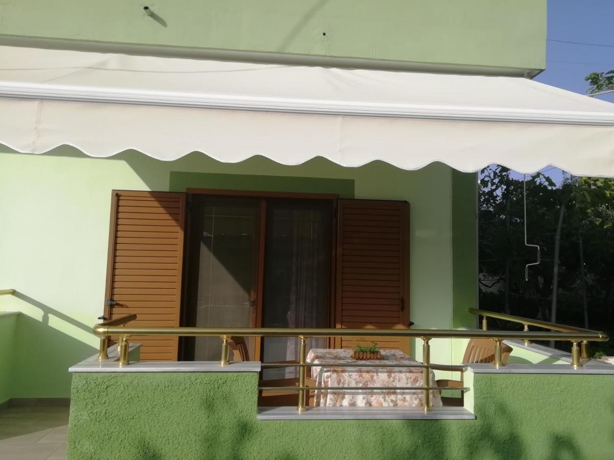 Jonny Guesthouse Ksamil Exterior foto
